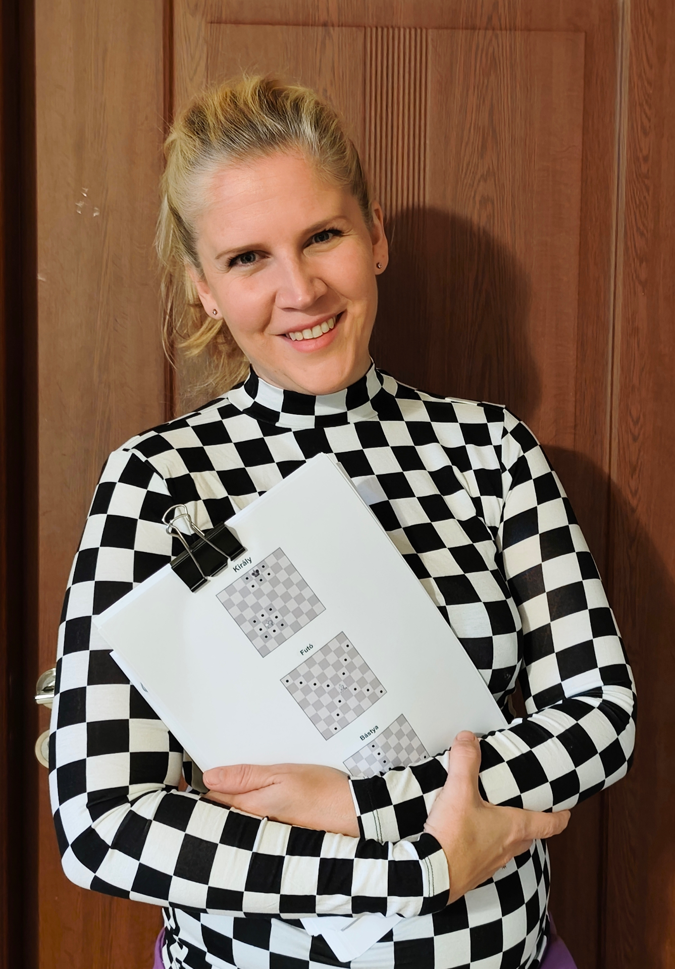 Tóth-Göcző Melinda sakkanyaggal